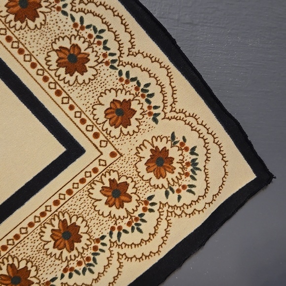 Triangle Scarf - Picture 3 of 5